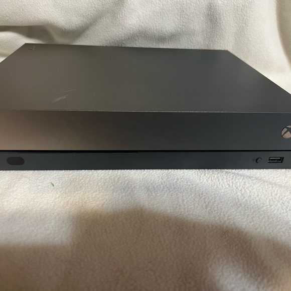 Gold Rush Special Edition X Box One X 500 gb Console - Picture 8 of 14